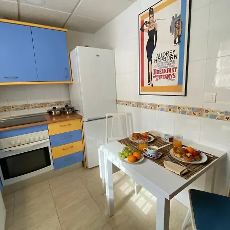 Lunaroom Center & Quiet Homestay *