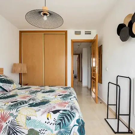 Lunaroom Center & Quiet Homestay *
