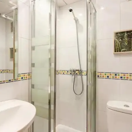 Lunaroom Center & Quiet Homestay