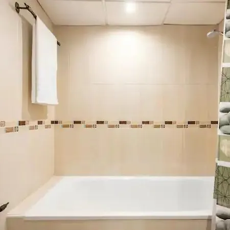 Lunaroom Center & Quiet Homestay Malaga
